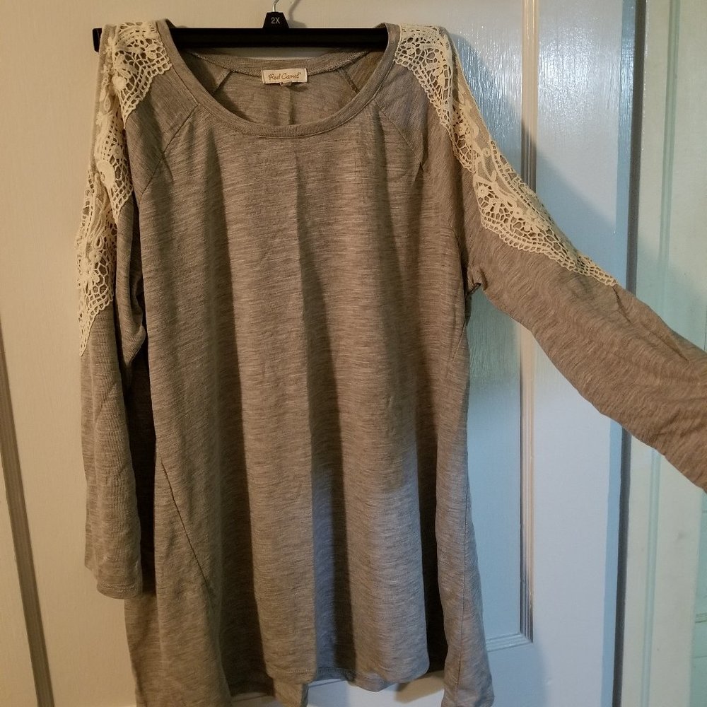 Red Camel. cold shoulder top 1X